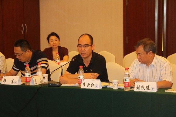 6云南省文化交流中心副主任李云江先生发言 6云南省文化交流中心副主任李云江先生发言