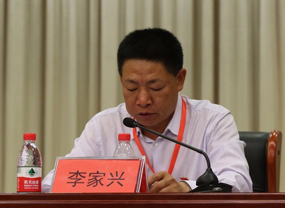 李家兴副校长就开云官方端网站登录入口候选人预备人选产生过程进行说明 李家兴副校长就开云官方端网站登录入口候选人预备人选产生过程进行说明