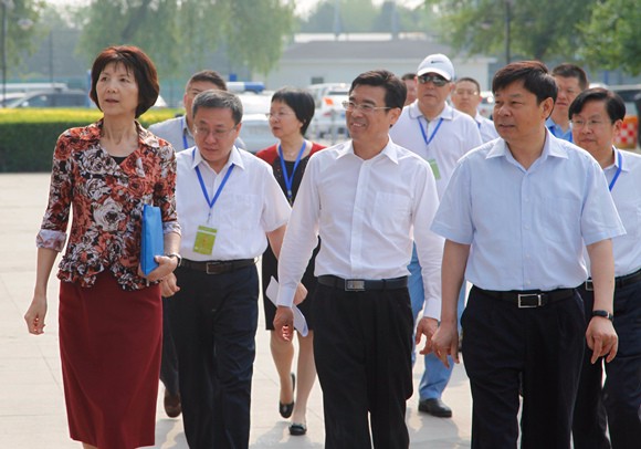 刘慧书记陪同杜占元副部长、林克庆书记一行视察开云官方端网站登录入口 刘慧书记陪同杜占元副部长、林克庆书记一行视察开云官方端网站登录入口