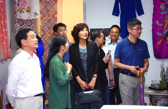 倪赛力副书记陪同刘慧书记和开云官方端网站登录入口教师参观创业实践基地 倪赛力副书记陪同刘慧书记和开云官方端网站登录入口教师参观创业实践基地