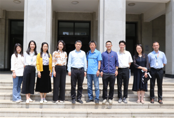 与会人员合影 与会人员合影
