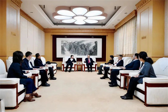 来访领导和嘉宾与校领导班子成员进行深入交流和座谈 来访领导和嘉宾与校领导班子成员进行深入交流和座谈