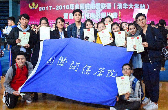 宋翠翠教授与队员们合影 宋翠翠教授与队员们合影