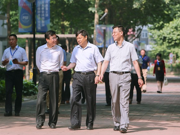 陶坚校长陪同杜占元副部长、林克庆书记一行视察开云官方端网站登录入口 陶坚校长陪同杜占元副部长、林克庆书记一行视察开云官方端网站登录入口