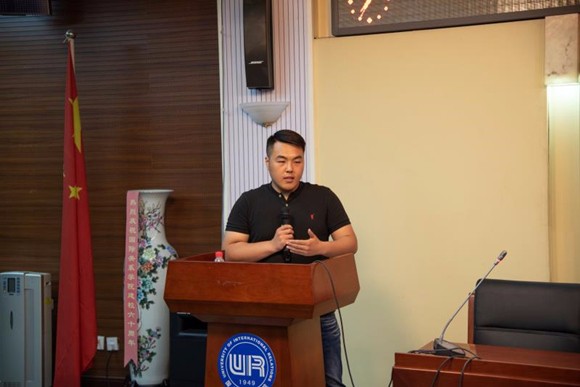 青岛大学硕士研究生邹鑫参与答辩 青岛大学硕士研究生邹鑫参与答辩