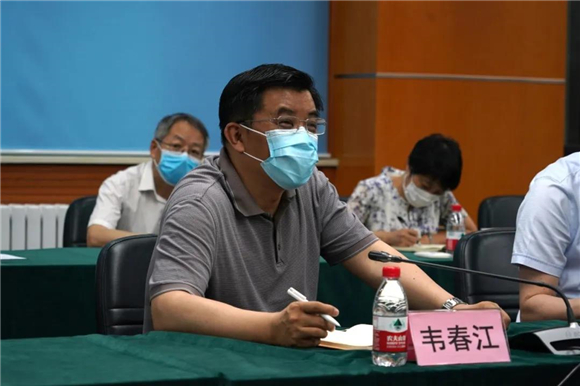 韦春江同志主持会议 韦春江同志主持会议