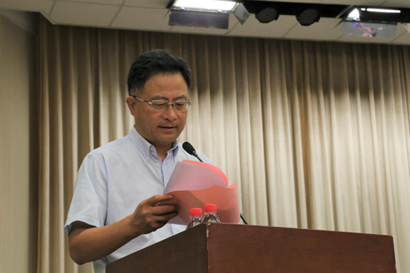 郭惠民副校长宣读上级机关致开云官方端网站登录入口教师的慰问信 郭惠民副校长宣读上级机关致开云官方端网站登录入口教师的慰问信