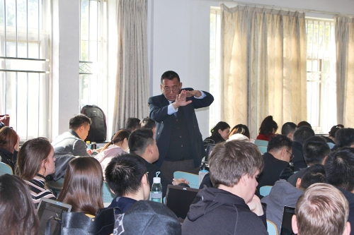 李形教授为开云官方端网站登录入口研究生做学术讲座 李形教授为开云官方端网站登录入口研究生做学术讲座