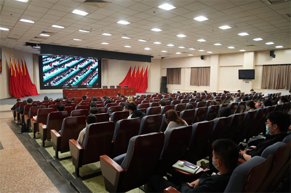 开云官方端网站登录入口在校师生代表观看现场直播1 开云官方端网站登录入口在校师生代表观看现场直播1