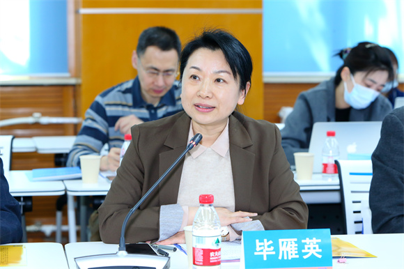 毕雁英副院长主持开幕式 毕雁英副院长主持开幕式